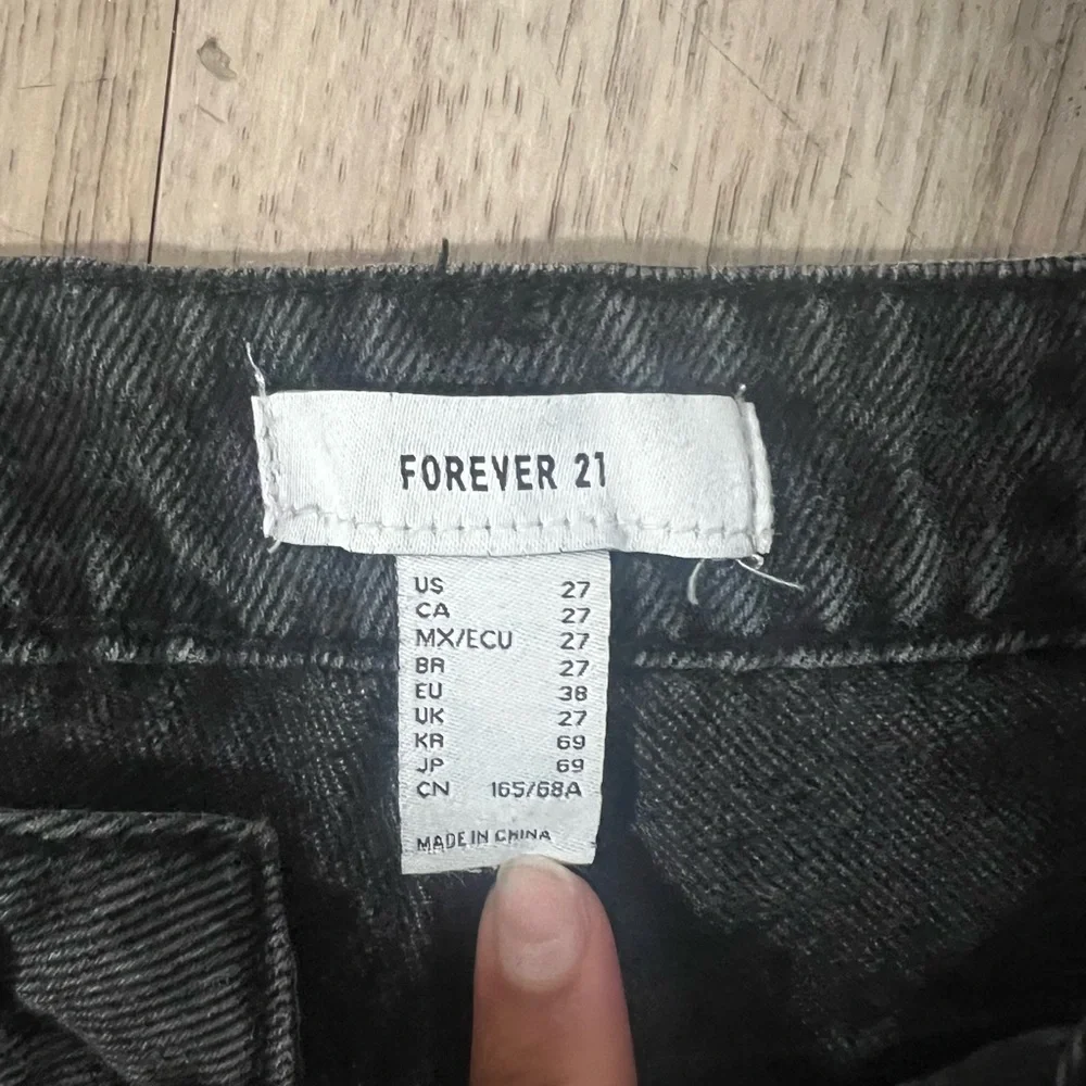 Crisscross Waist 90s Fit Jeans - Picture 4 of 9